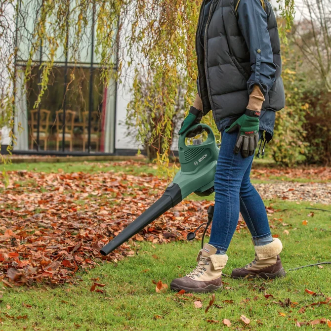 Bosch UniversalGardenTidy 3000 Corded 3000W Mains fed Garden blower & vacuum